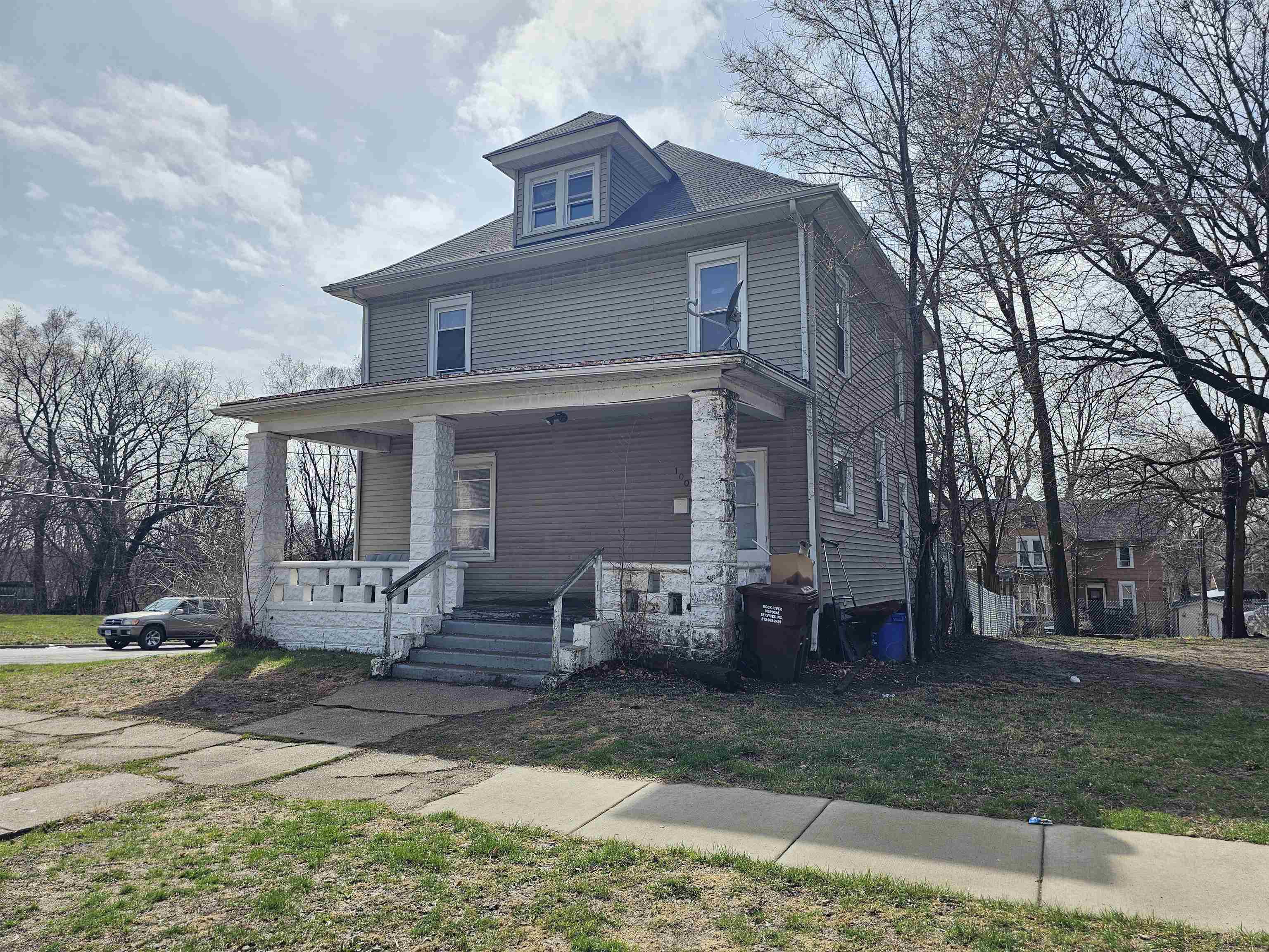 1004 N Winnebago St - Photo 2