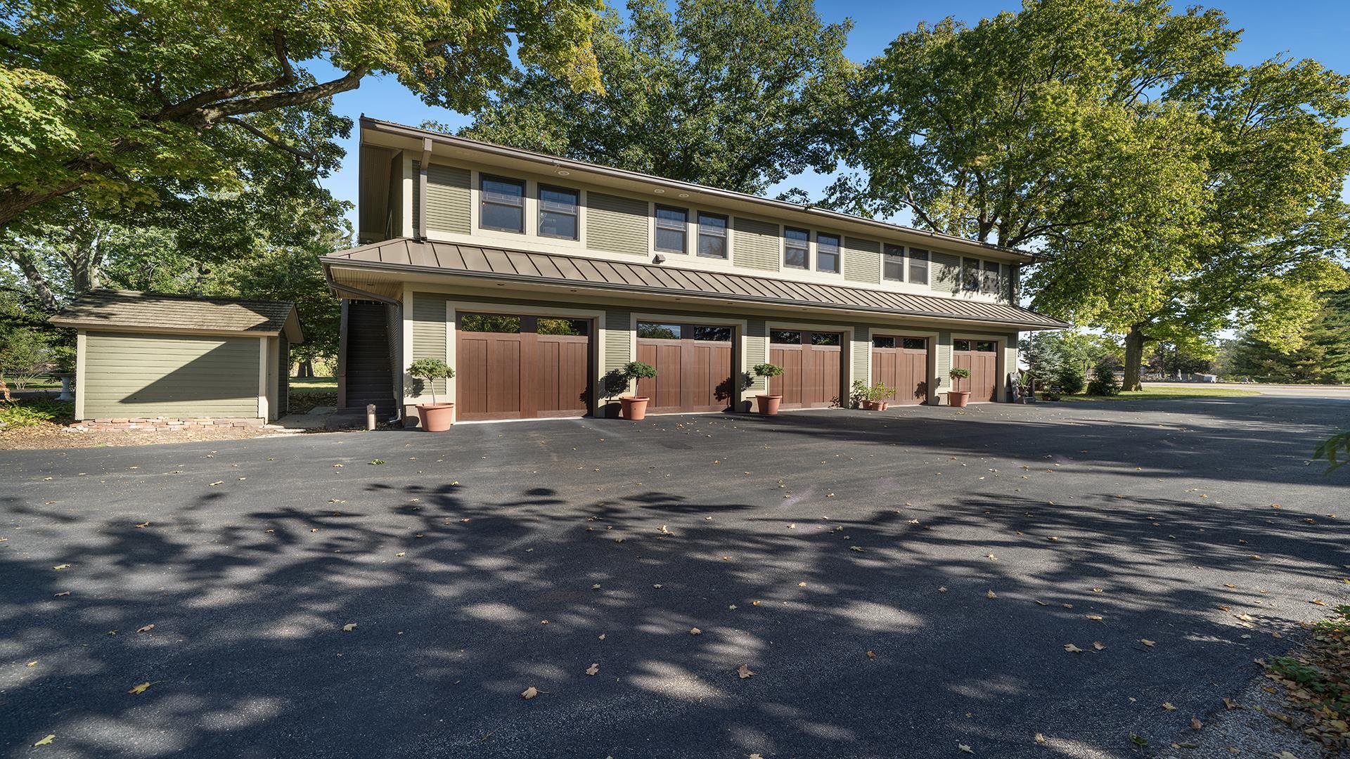 Franklin Grove, Illinois, 61031, United States, 9 Bedrooms Bedrooms, ,9 BathroomsBathrooms,Residential,Active,1965785