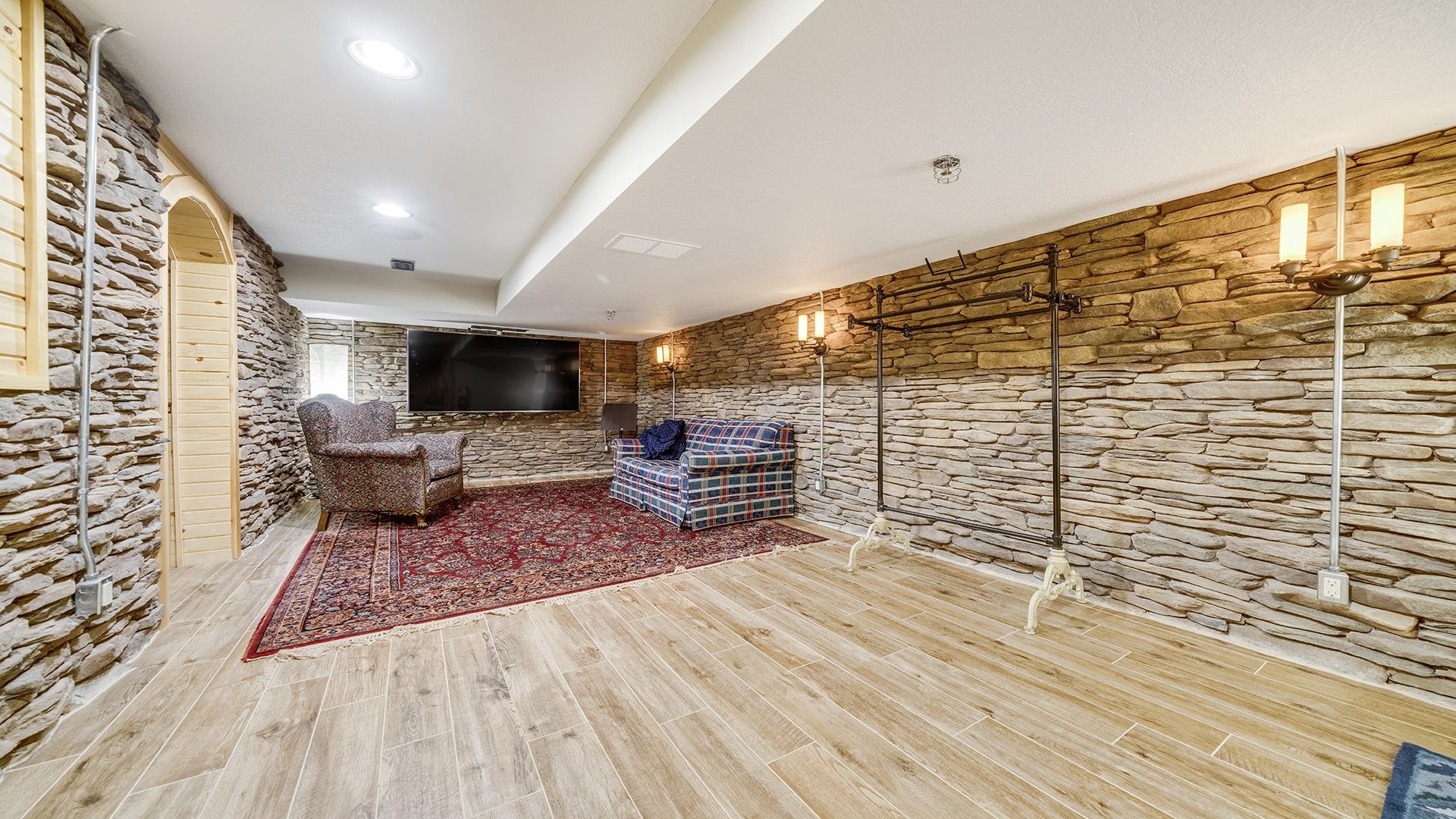 Franklin Grove, Illinois, 61031, United States, 9 Bedrooms Bedrooms, ,9 BathroomsBathrooms,Residential,Active,1965785