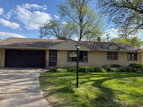 Homes For Sale - 1704 Wedel Avenue<br/> ROCKFORD, IL 61103