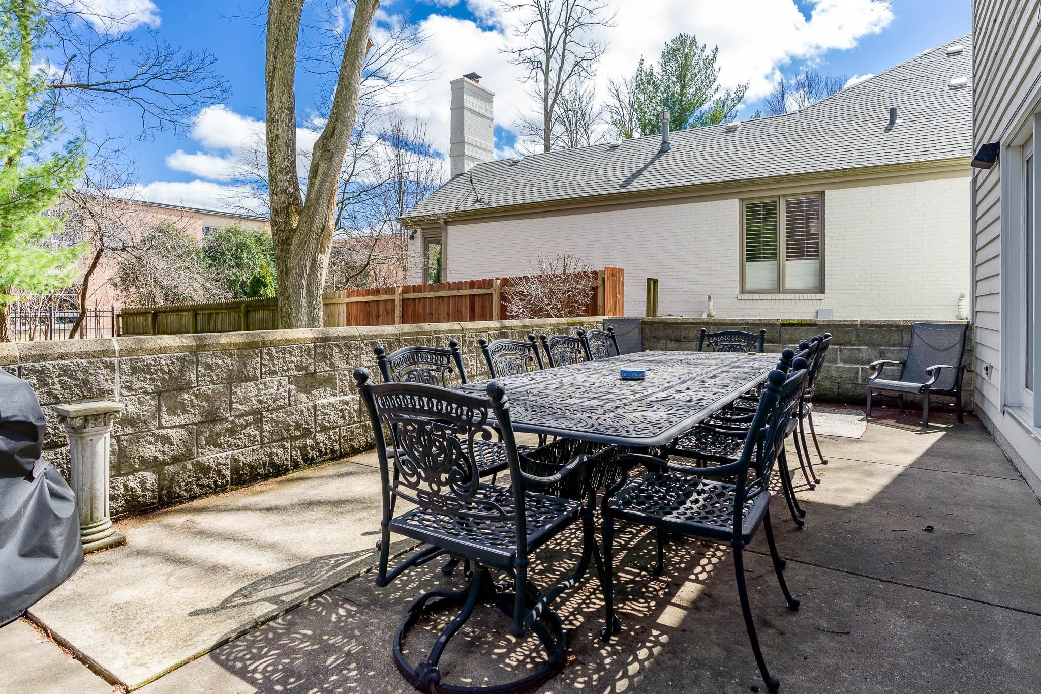 Rockford, Illinois 61114, United States, 4 Bedrooms Bedrooms, ,4 BathroomsBathrooms,Residential,Pending,61908