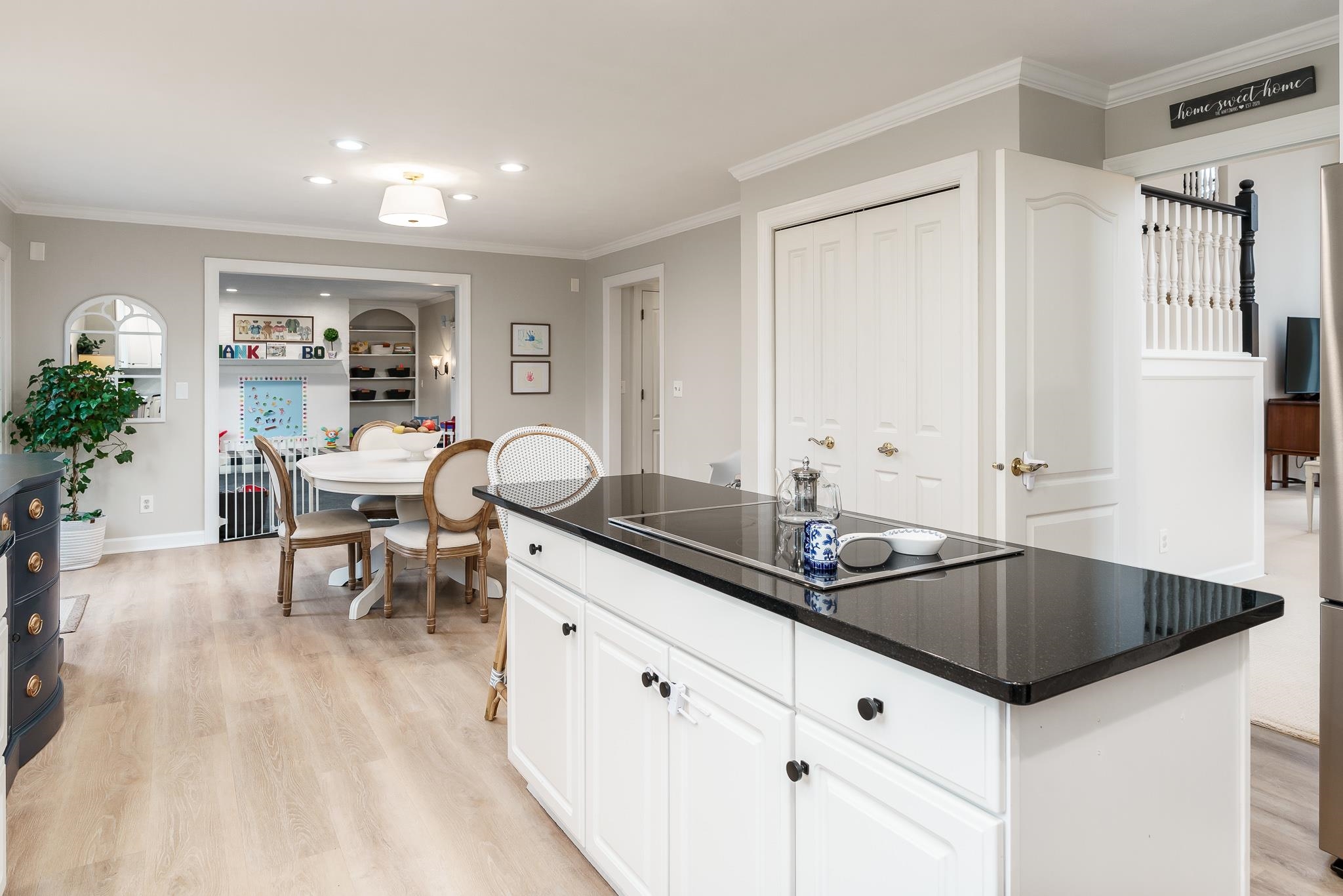 Rockford, Illinois 61114, United States, 4 Bedrooms Bedrooms, ,4 BathroomsBathrooms,Residential,Pending,61908