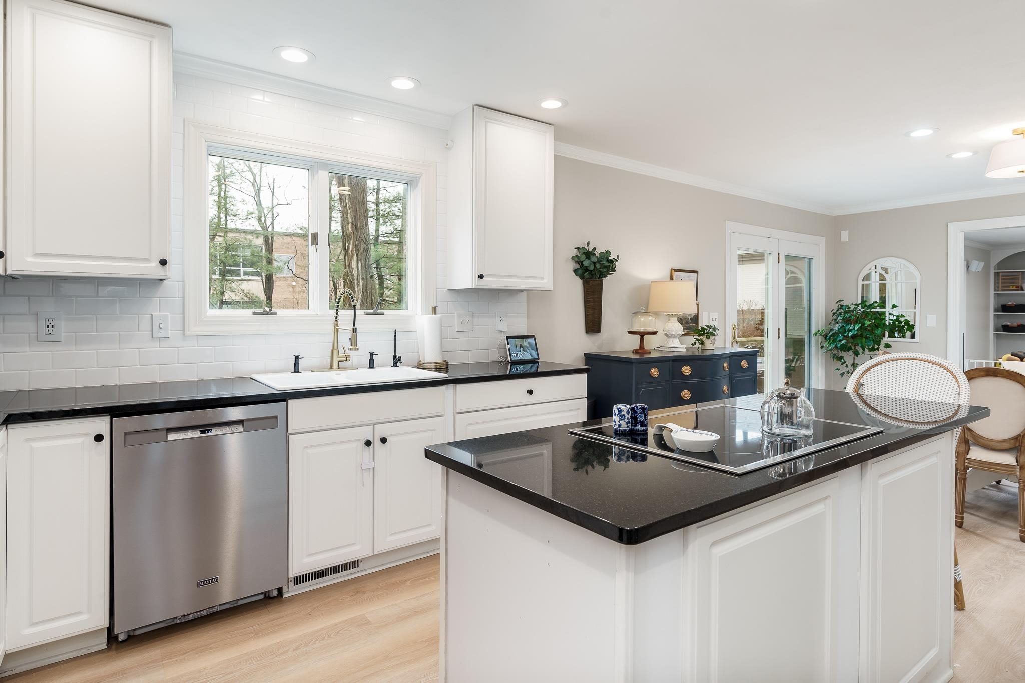 Rockford, Illinois 61114, United States, 4 Bedrooms Bedrooms, ,4 BathroomsBathrooms,Residential,Pending,61908