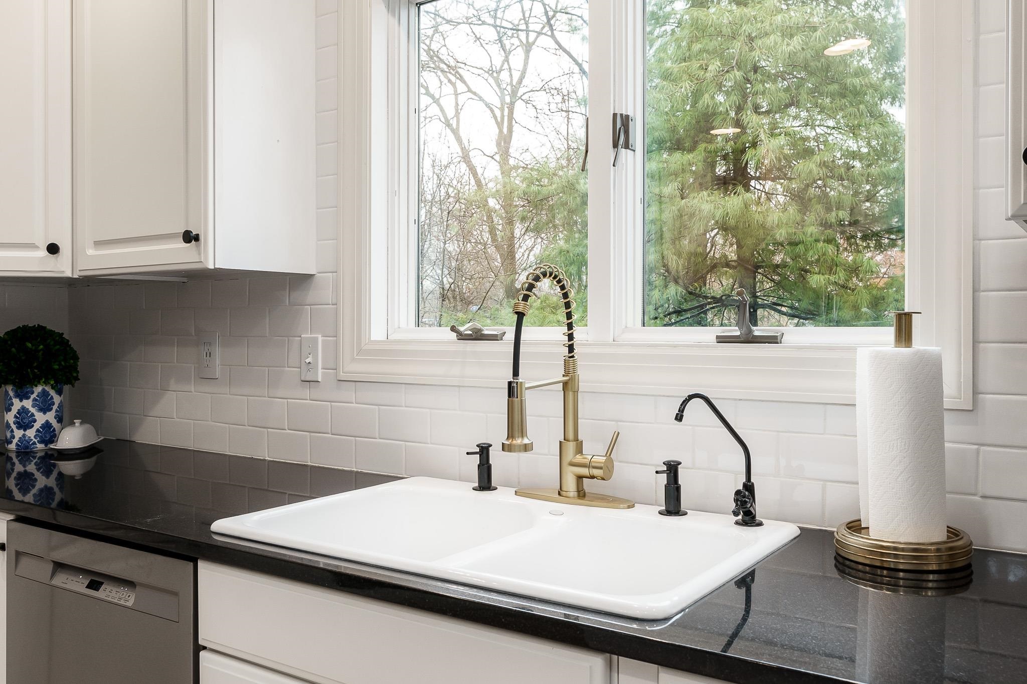 Rockford, Illinois 61114, United States, 4 Bedrooms Bedrooms, ,4 BathroomsBathrooms,Residential,Pending,61908