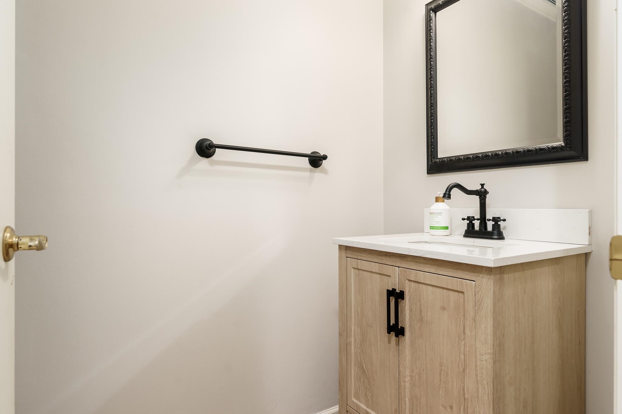 Rockford, Illinois 61114, United States, 4 Bedrooms Bedrooms, ,4 BathroomsBathrooms,Residential,Pending,61908