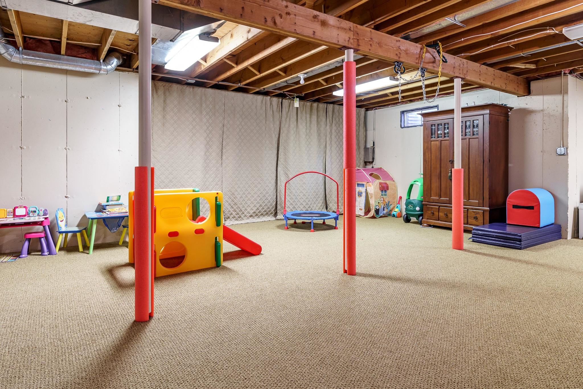 Rockford, Illinois 61114, United States, 4 Bedrooms Bedrooms, ,4 BathroomsBathrooms,Residential,Pending,61908