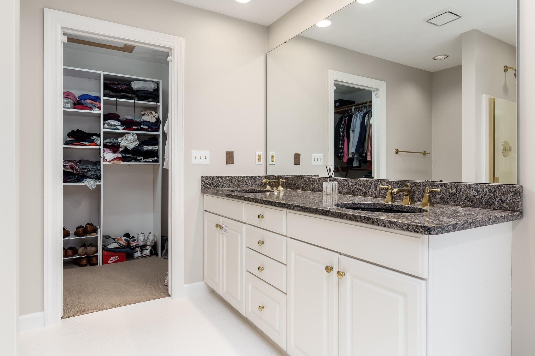 Rockford, Illinois 61114, United States, 4 Bedrooms Bedrooms, ,4 BathroomsBathrooms,Residential,Pending,61908