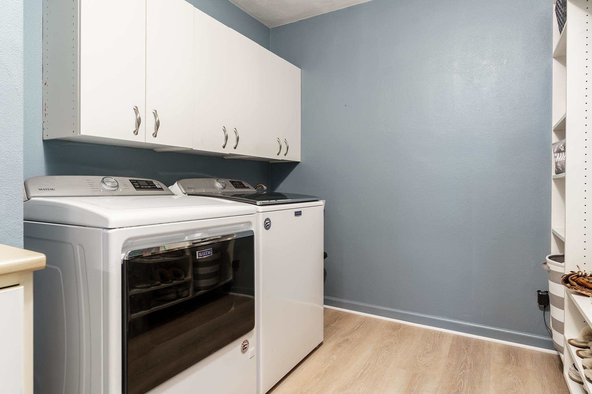 Rockford, Illinois 61114, United States, 4 Bedrooms Bedrooms, ,4 BathroomsBathrooms,Residential,Pending,61908