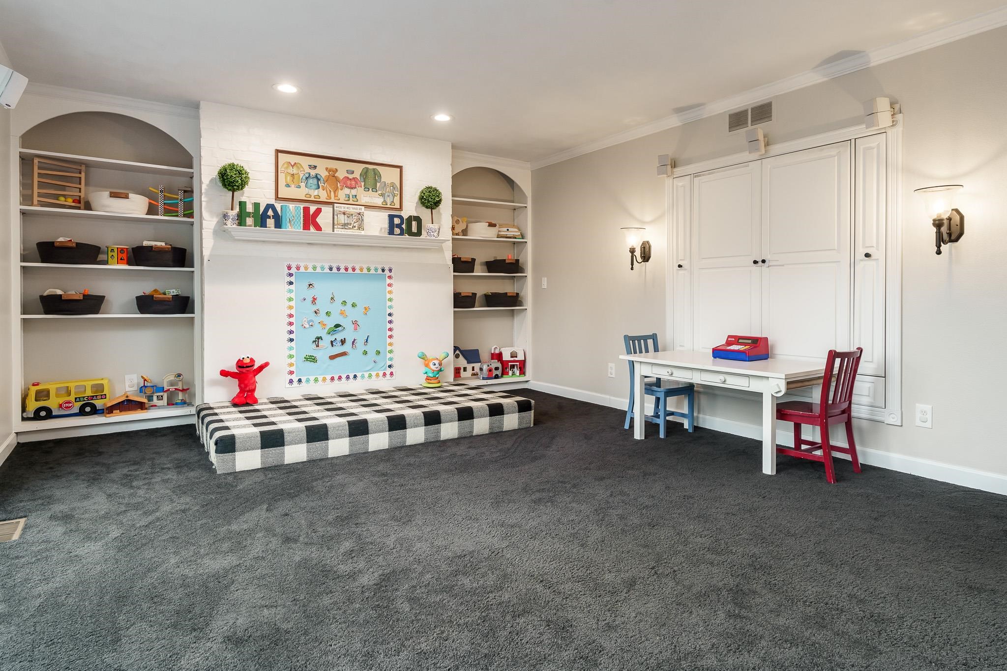 Rockford, Illinois 61114, United States, 4 Bedrooms Bedrooms, ,4 BathroomsBathrooms,Residential,Pending,61908