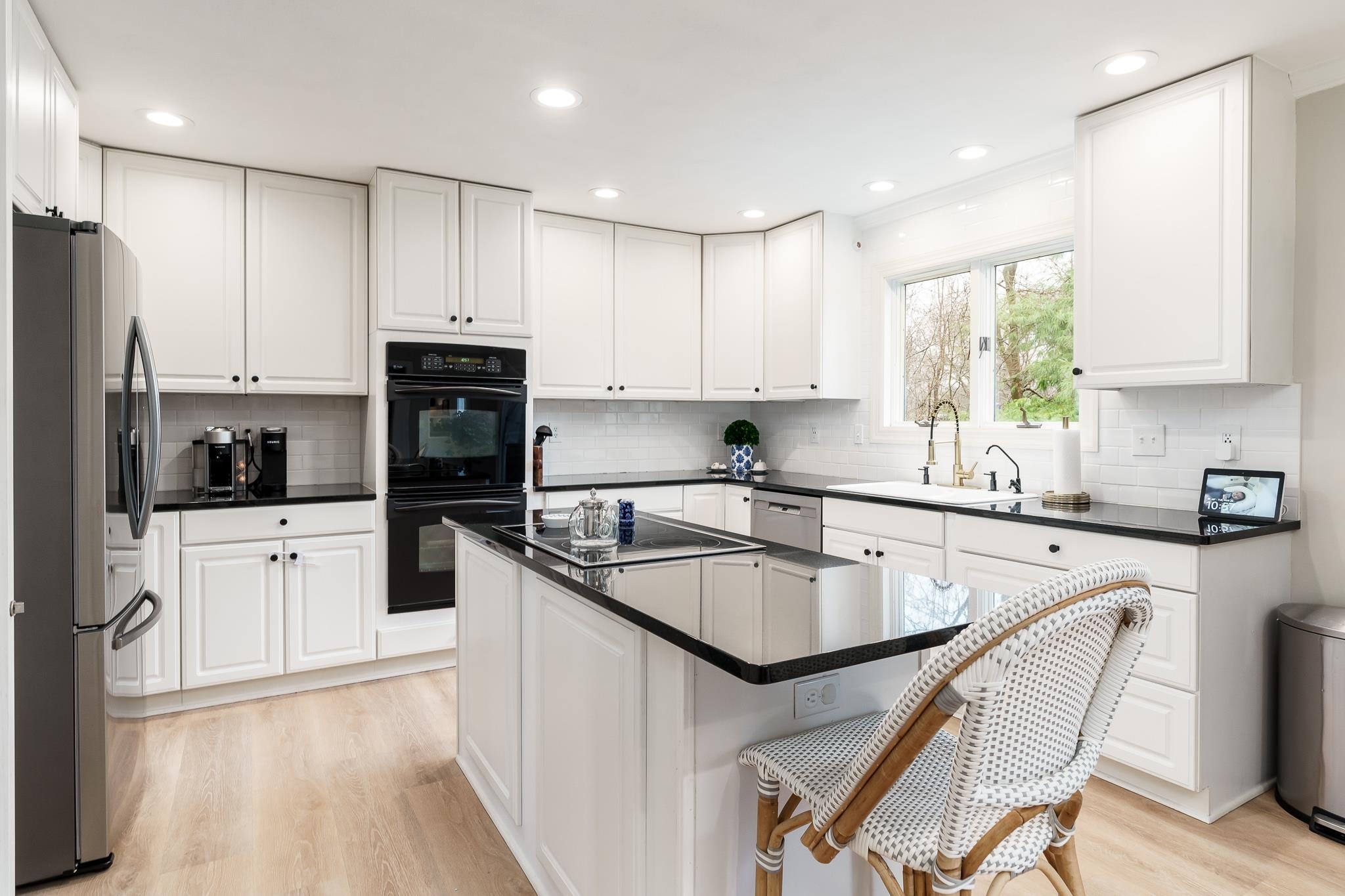 Rockford, Illinois 61114, United States, 4 Bedrooms Bedrooms, ,4 BathroomsBathrooms,Residential,Pending,61908