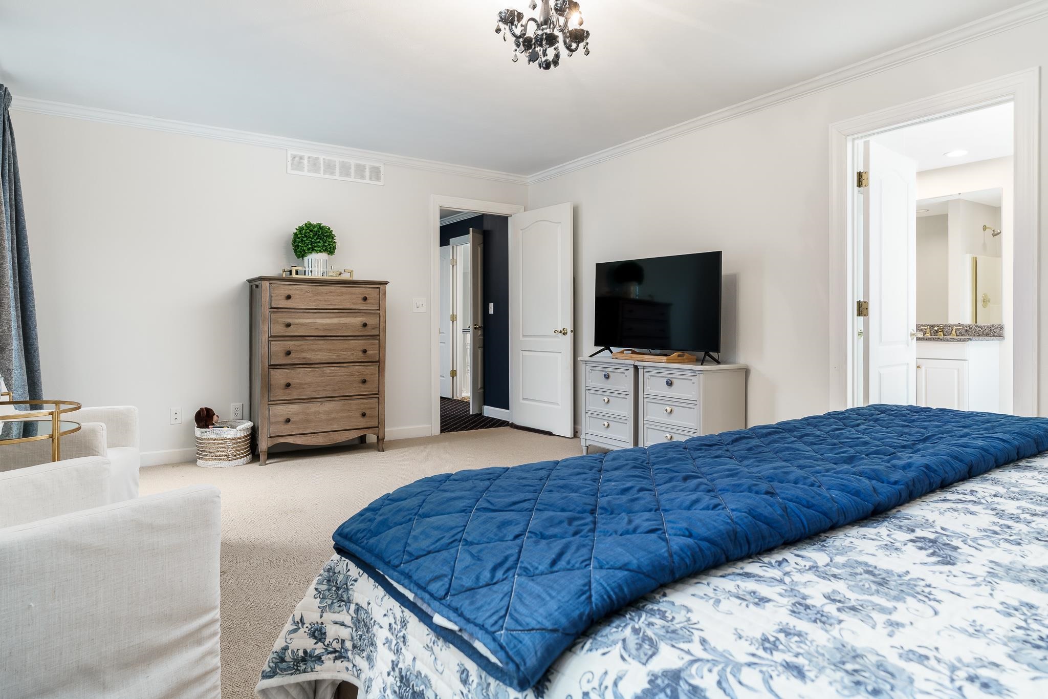 Rockford, Illinois 61114, United States, 4 Bedrooms Bedrooms, ,4 BathroomsBathrooms,Residential,Pending,61908