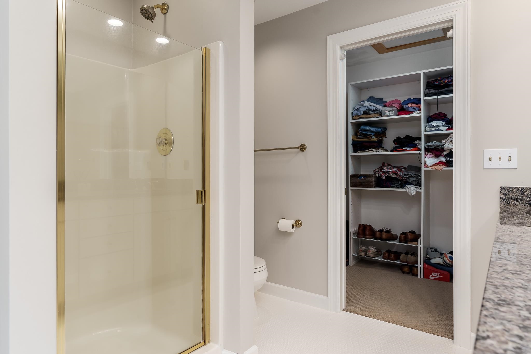 Rockford, Illinois 61114, United States, 4 Bedrooms Bedrooms, ,4 BathroomsBathrooms,Residential,Pending,61908