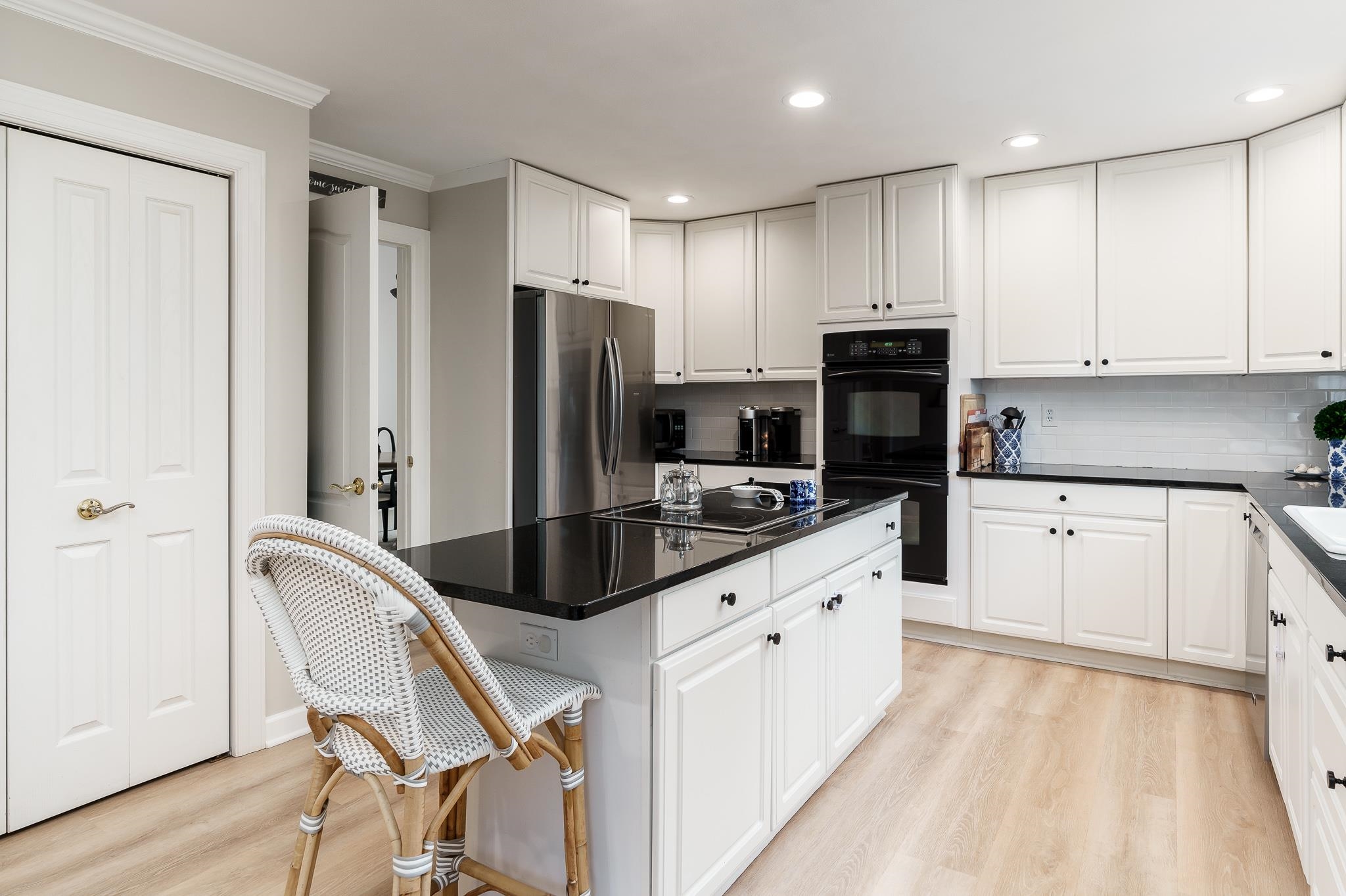 Rockford, Illinois 61114, United States, 4 Bedrooms Bedrooms, ,4 BathroomsBathrooms,Residential,Pending,61908