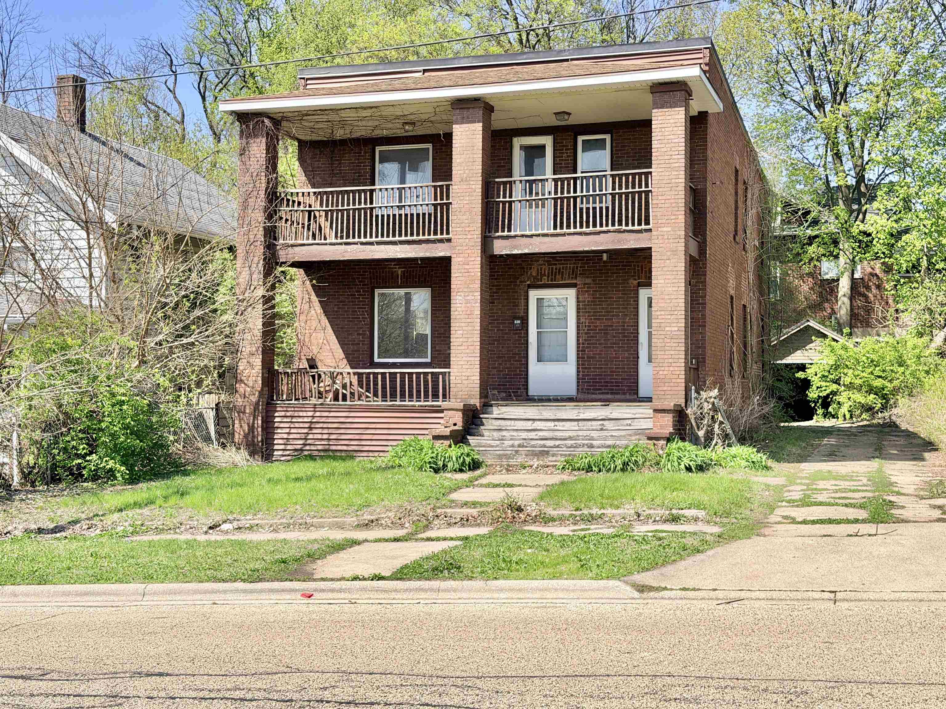 Photo 1 of 21 — 830 10TH Avenue, ROCKFORD, IL 61104