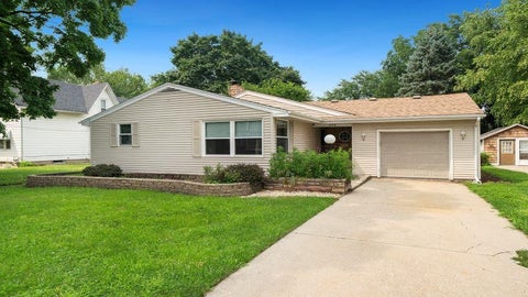 Homes For Sale - 225 E 4th Street<br/> BYRON, IL 61010
