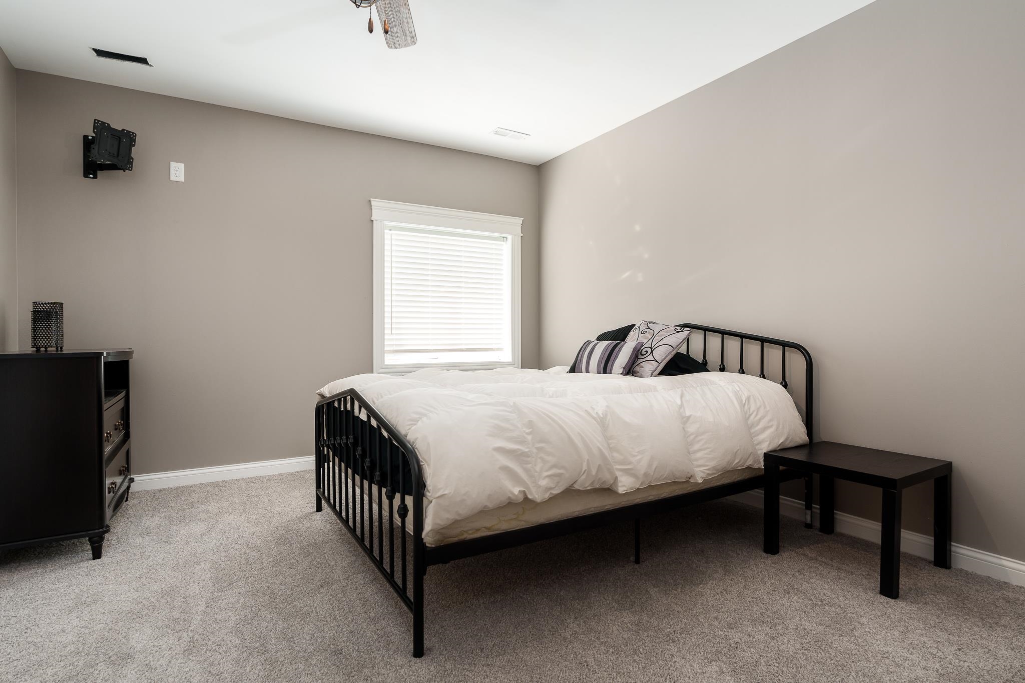 Caledonia, Illinois 61011, United States, 5 Bedrooms Bedrooms, ,5 BathroomsBathrooms,Residential,Active,171736