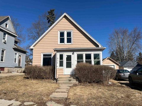 Homes For Sale - 514 E Garden Street<br/> Stephenson County, FREEPORT, IL 61032