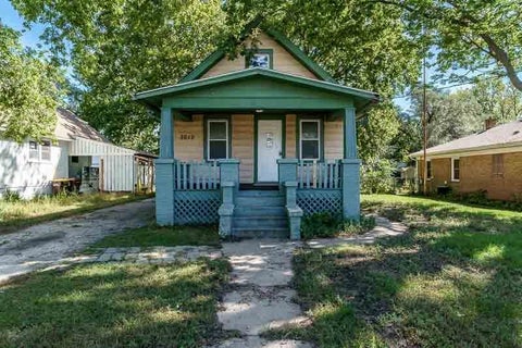 Homes For Sale - 2612 S 6th Street<br/> ROCKFORD, IL 61109