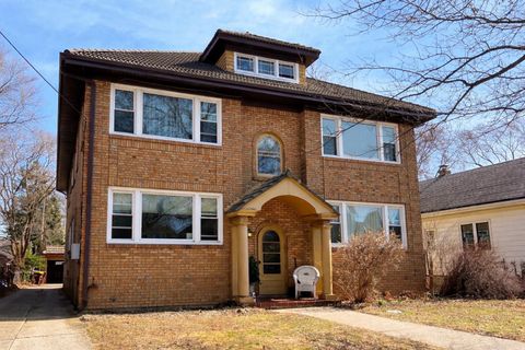 Homes For Sale - 2123 Douglas Street<br/> ROCKFORD, IL 61103