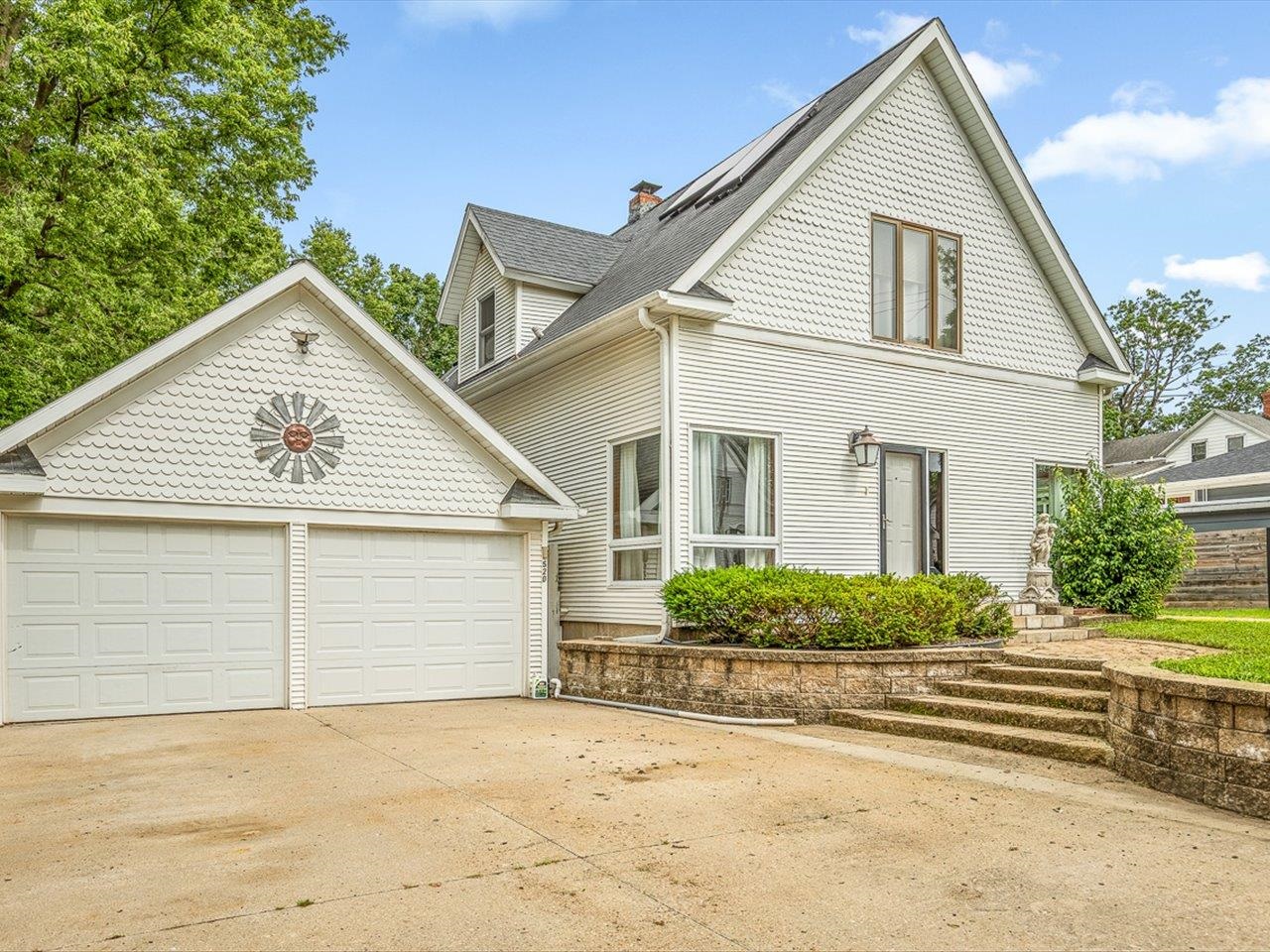Photo 1 of 37 — 520 Division Street, PECATONICA, IL 61063
