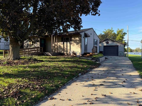 Homes For Sale - 1404 Winter Drive<br/> Stephenson County, FREEPORT, IL 61032