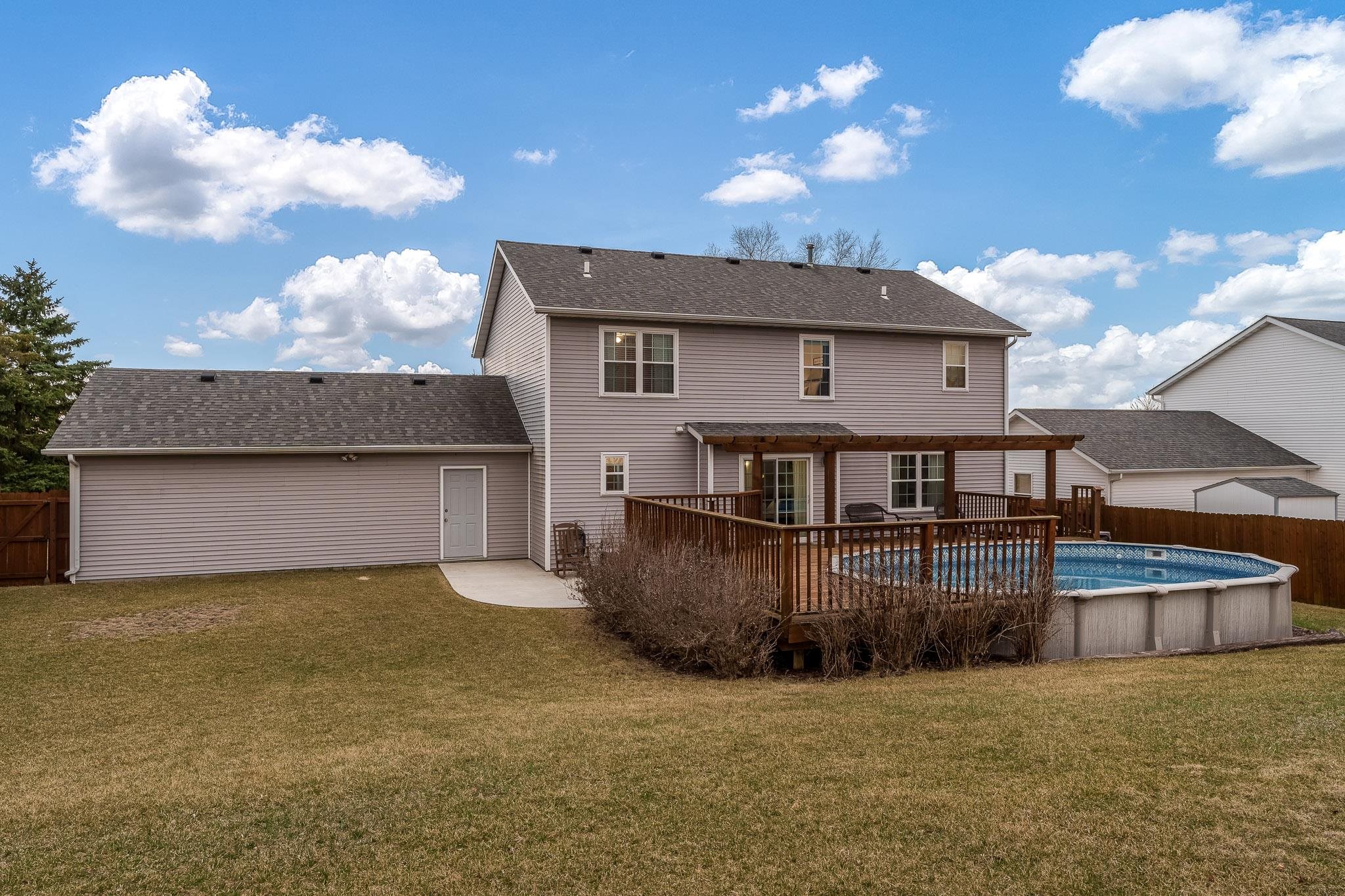 Roscoe, Illinois 61073, United States, 4 Bedrooms Bedrooms, ,4 BathroomsBathrooms,Residential,Pending,92037