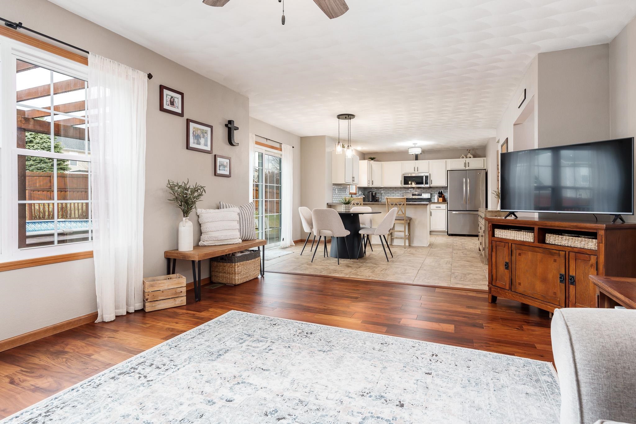 Roscoe, Illinois 61073, United States, 4 Bedrooms Bedrooms, ,4 BathroomsBathrooms,Residential,Pending,92037