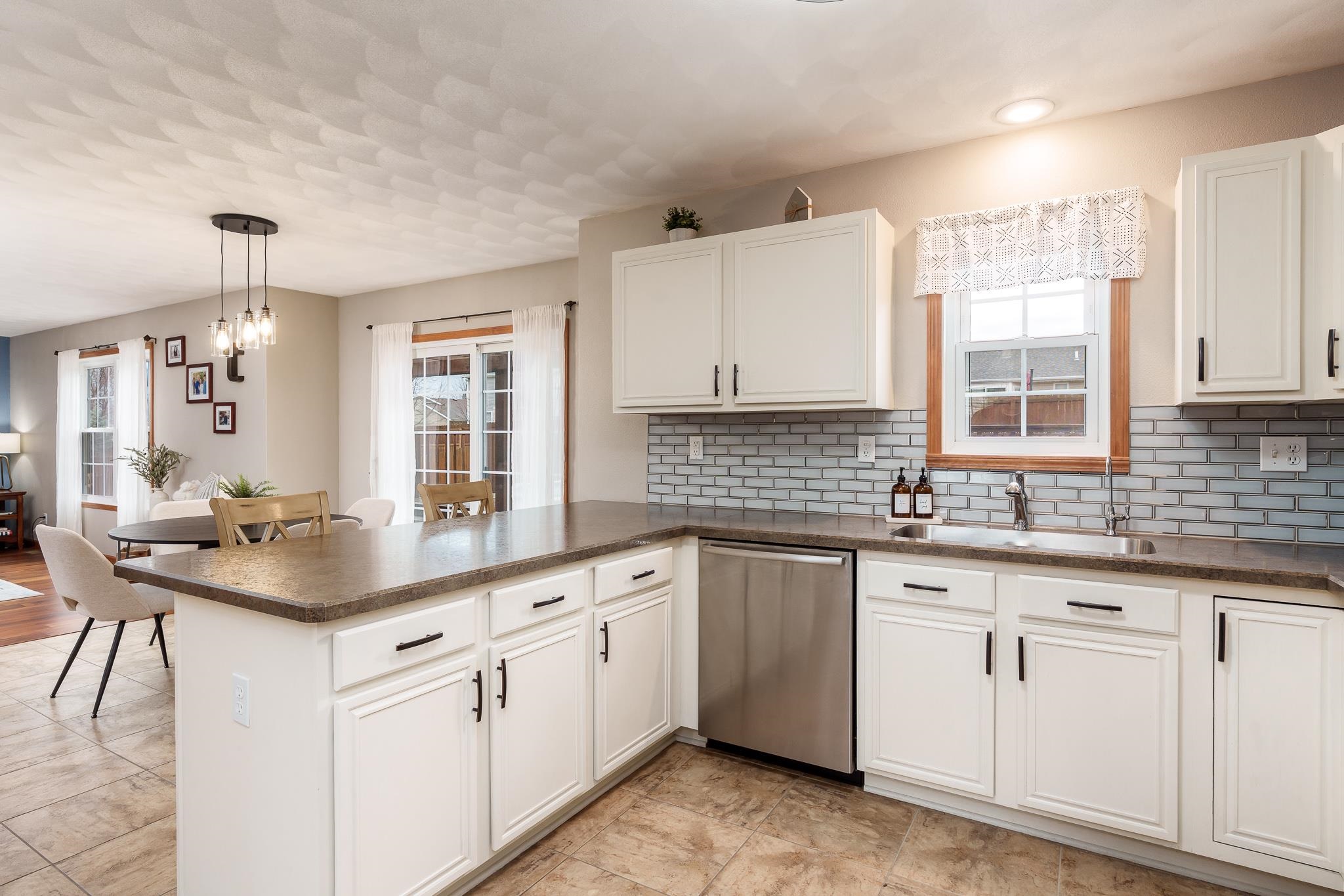 Roscoe, Illinois 61073, United States, 4 Bedrooms Bedrooms, ,4 BathroomsBathrooms,Residential,Pending,92037