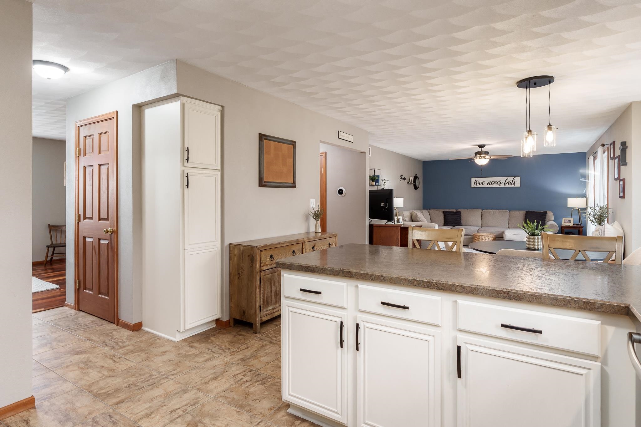 Roscoe, Illinois 61073, United States, 4 Bedrooms Bedrooms, ,4 BathroomsBathrooms,Residential,Pending,92037