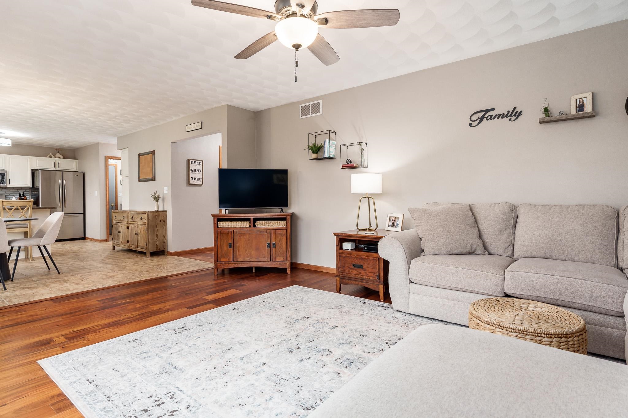 Roscoe, Illinois 61073, United States, 4 Bedrooms Bedrooms, ,4 BathroomsBathrooms,Residential,Pending,92037