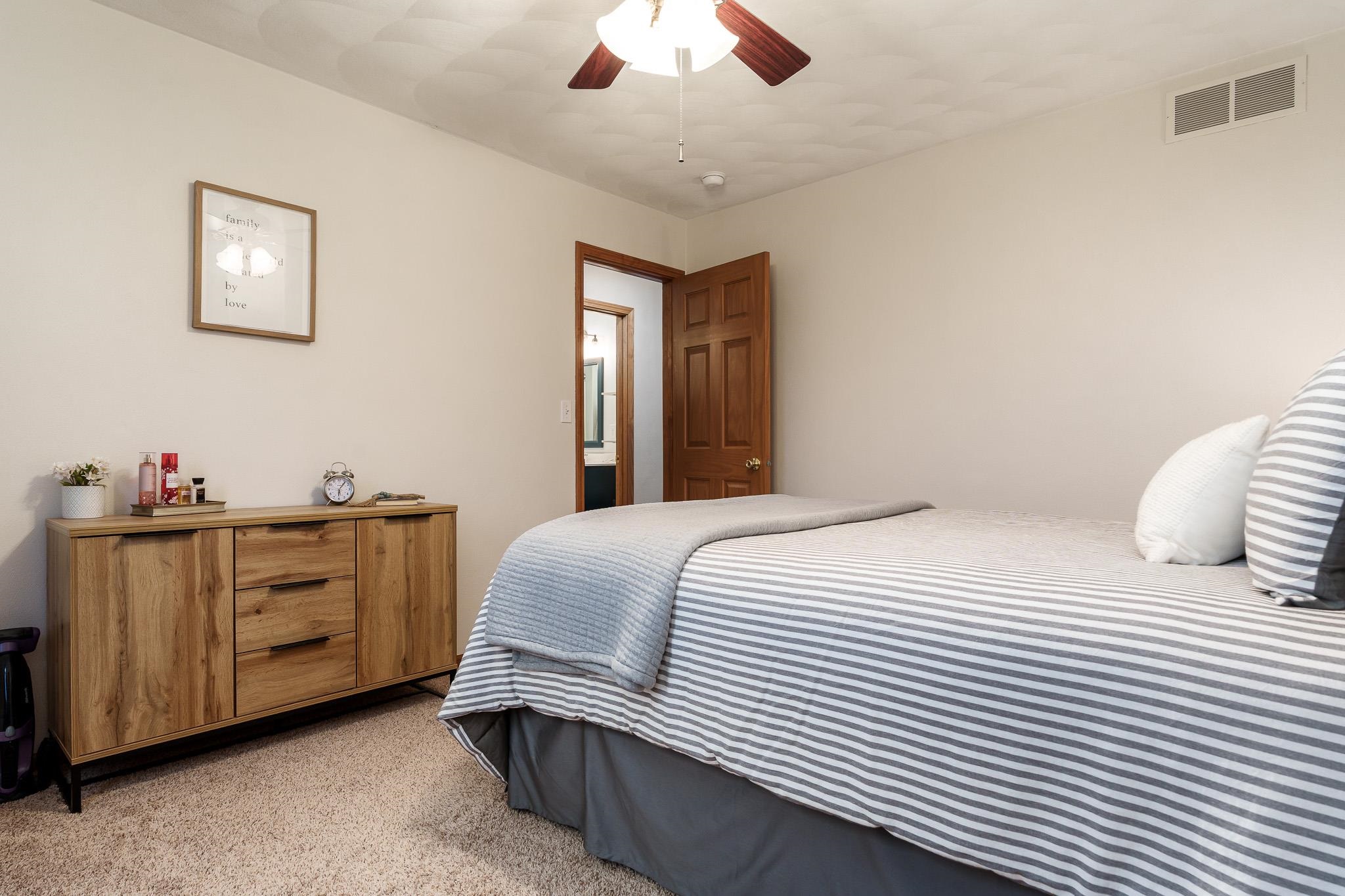 Roscoe, Illinois 61073, United States, 4 Bedrooms Bedrooms, ,4 BathroomsBathrooms,Residential,Pending,92037