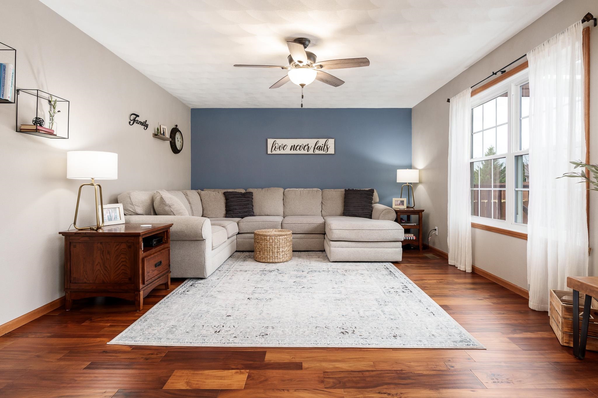 Roscoe, Illinois 61073, United States, 4 Bedrooms Bedrooms, ,4 BathroomsBathrooms,Residential,Pending,92037