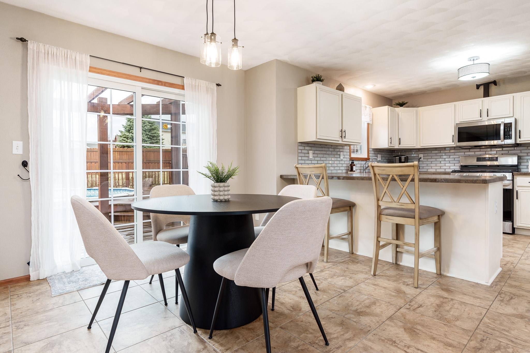 Roscoe, Illinois 61073, United States, 4 Bedrooms Bedrooms, ,4 BathroomsBathrooms,Residential,Pending,92037