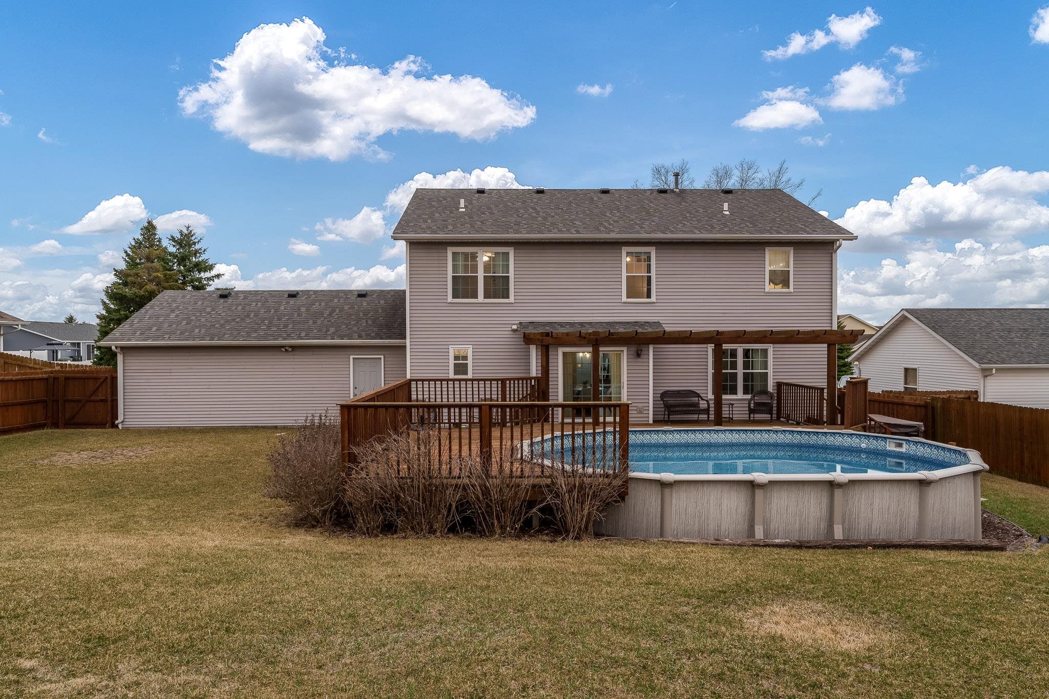 Roscoe, Illinois 61073, United States, 4 Bedrooms Bedrooms, ,4 BathroomsBathrooms,Residential,Pending,92037