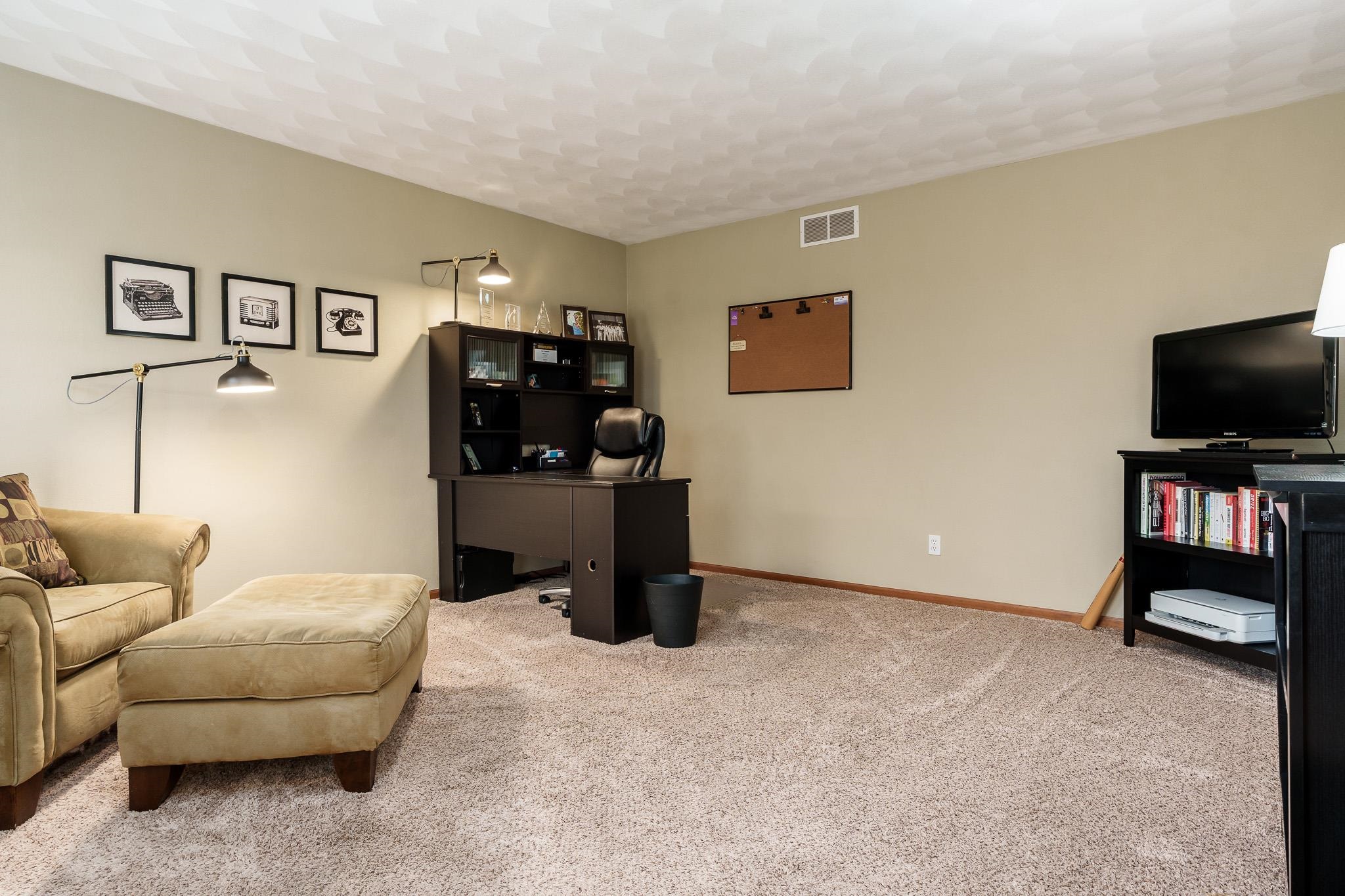 Roscoe, Illinois 61073, United States, 4 Bedrooms Bedrooms, ,4 BathroomsBathrooms,Residential,Pending,92037