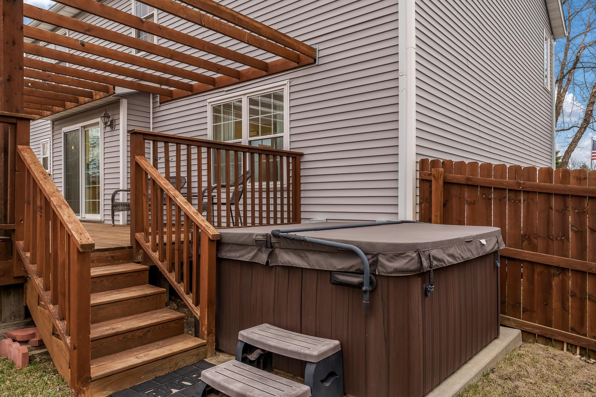 Roscoe, Illinois 61073, United States, 4 Bedrooms Bedrooms, ,4 BathroomsBathrooms,Residential,Pending,92037