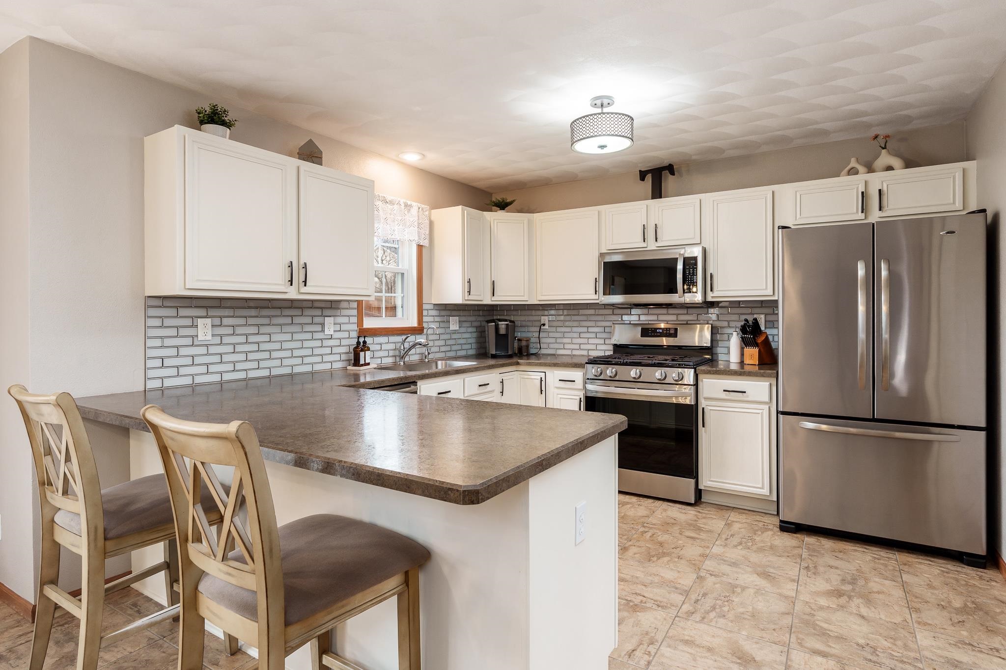 Roscoe, Illinois 61073, United States, 4 Bedrooms Bedrooms, ,4 BathroomsBathrooms,Residential,Pending,92037