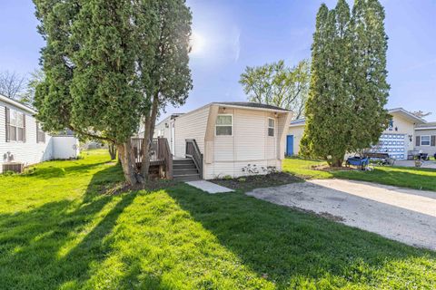 Mobile Home For Sale - 403 Spruce Drive<br/> Boone County, BELVIDERE, IL 61008