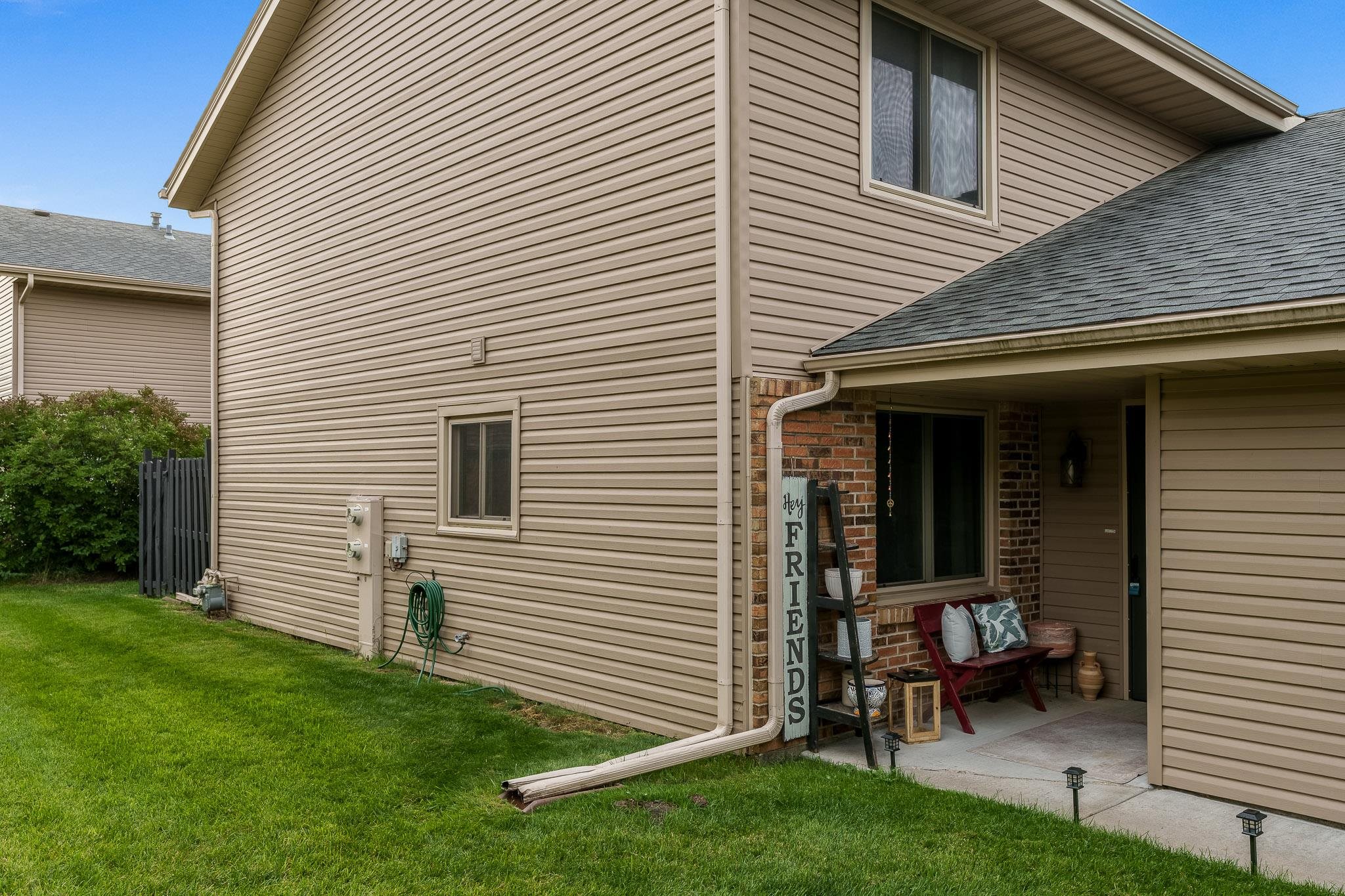 Rockford, Illinois 61107, United States, 2 Bedrooms Bedrooms, ,2 BathroomsBathrooms,Residential,Active,204396