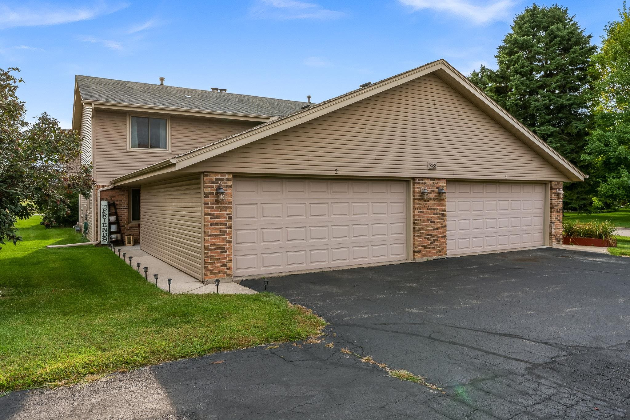 Rockford, Illinois 61107, United States, 2 Bedrooms Bedrooms, ,2 BathroomsBathrooms,Residential,Active,204396