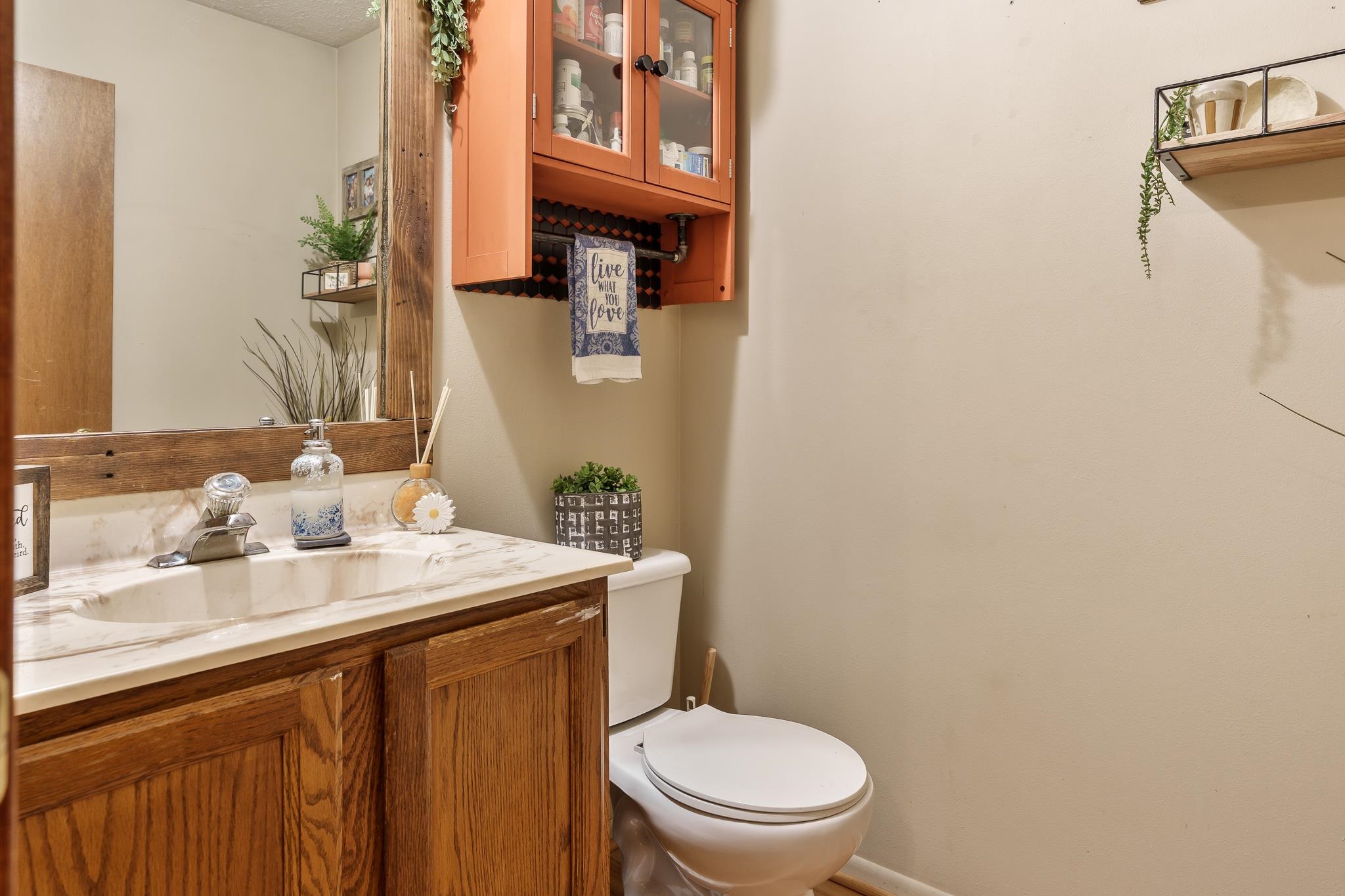 Rockford, Illinois 61107, United States, 2 Bedrooms Bedrooms, ,2 BathroomsBathrooms,Residential,Active,204396