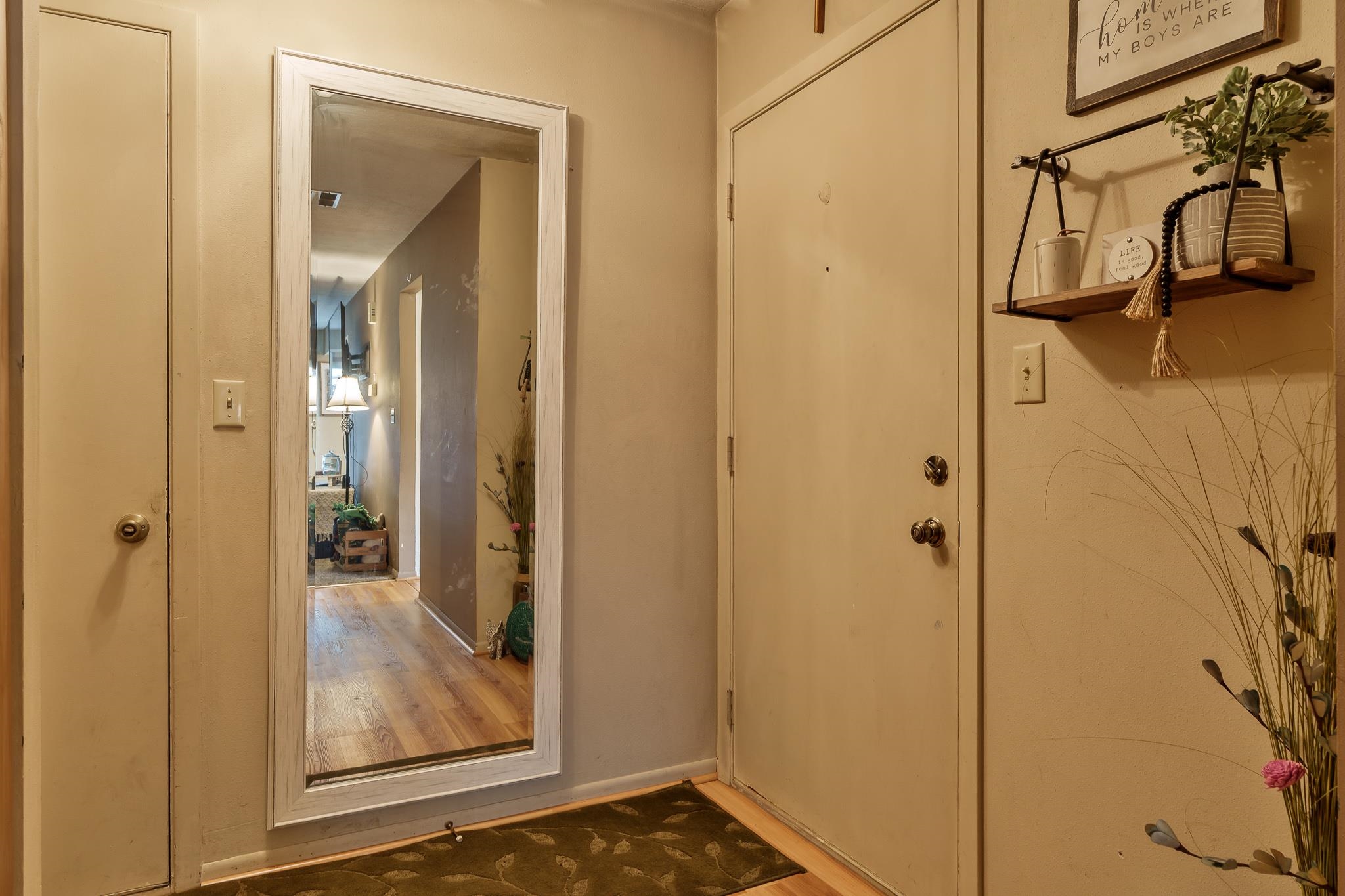 Rockford, Illinois 61107, United States, 2 Bedrooms Bedrooms, ,2 BathroomsBathrooms,Residential,Active,204396