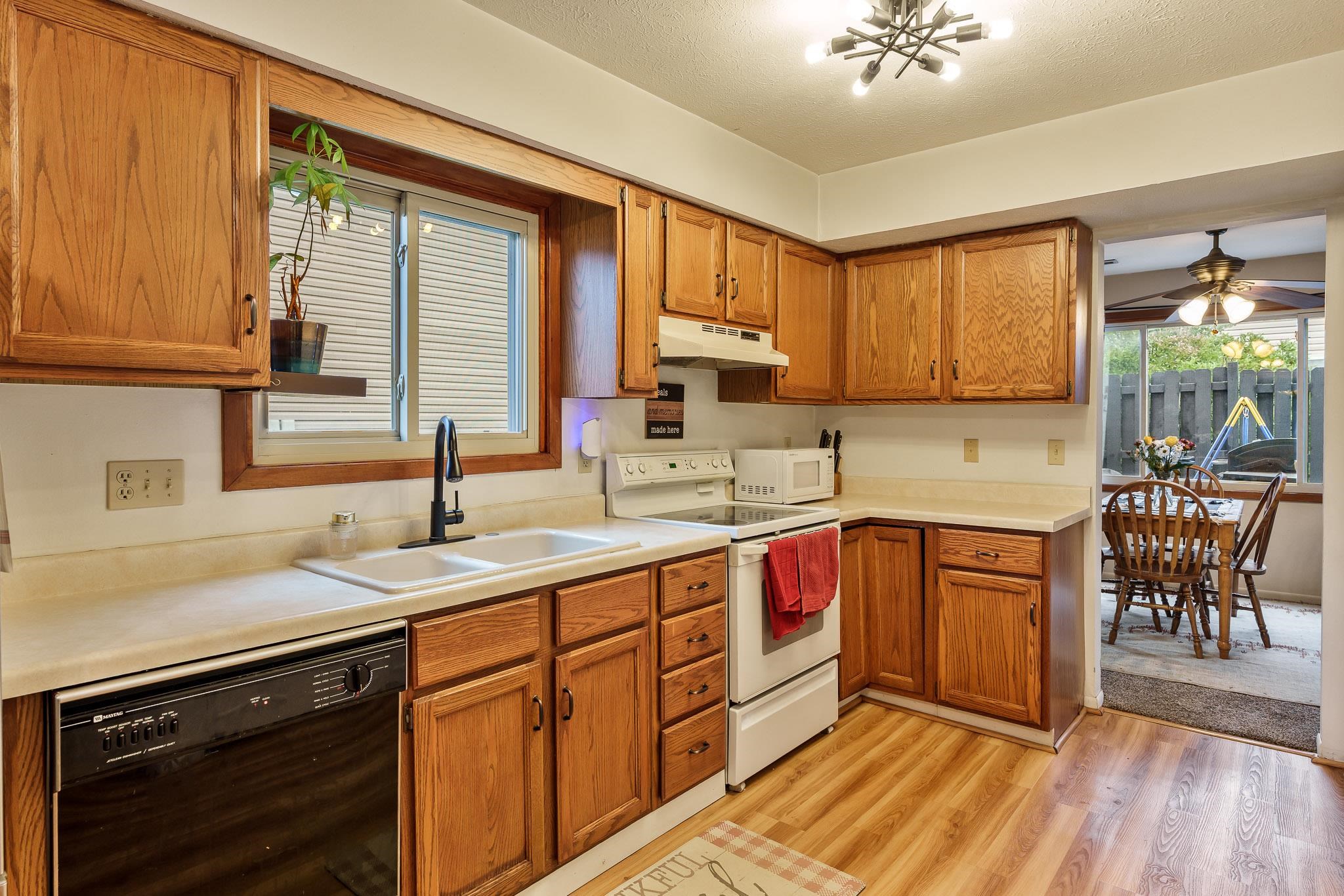 Rockford, Illinois 61107, United States, 2 Bedrooms Bedrooms, ,2 BathroomsBathrooms,Residential,Active,204396