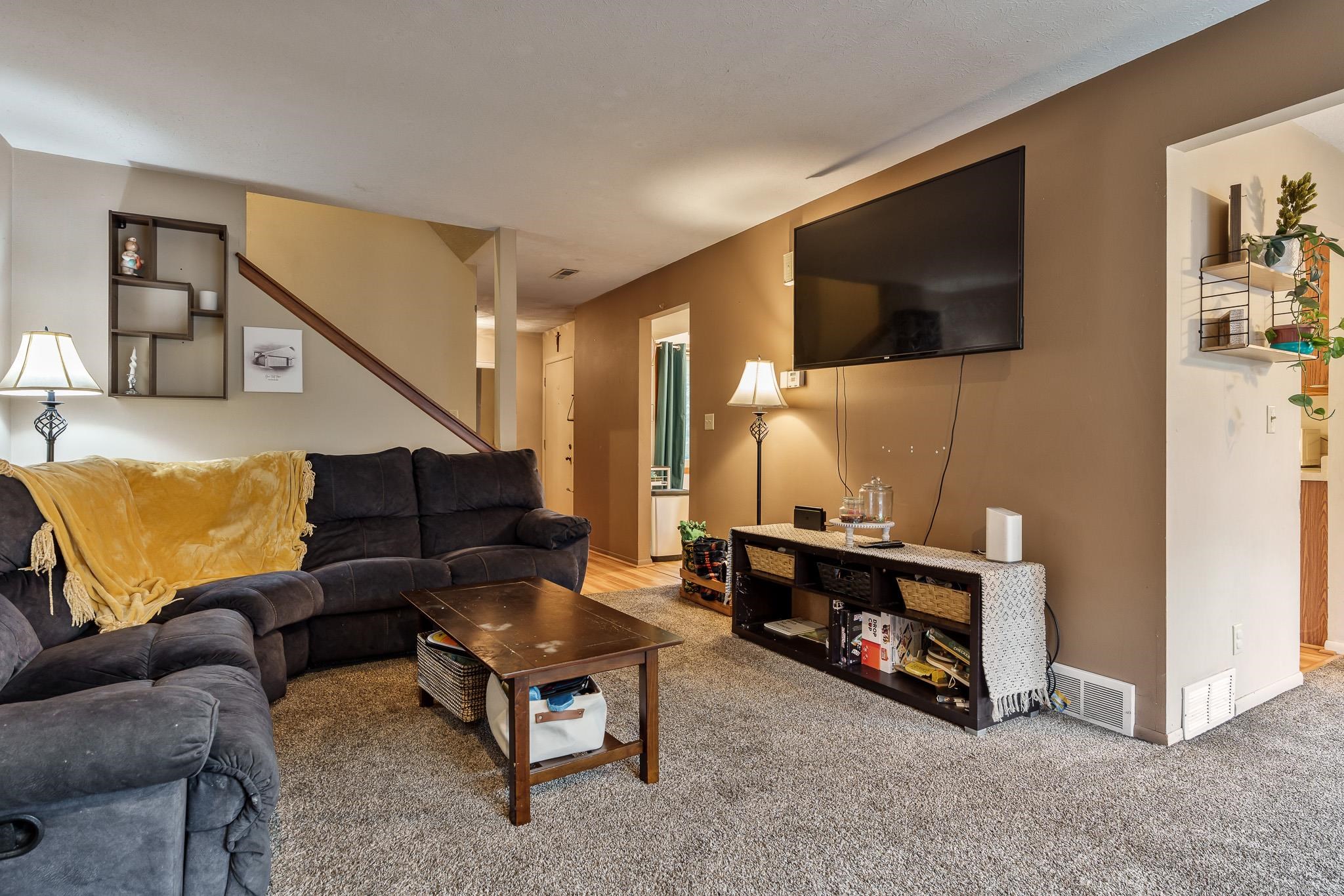 Rockford, Illinois 61107, United States, 2 Bedrooms Bedrooms, ,2 BathroomsBathrooms,Residential,Active,204396