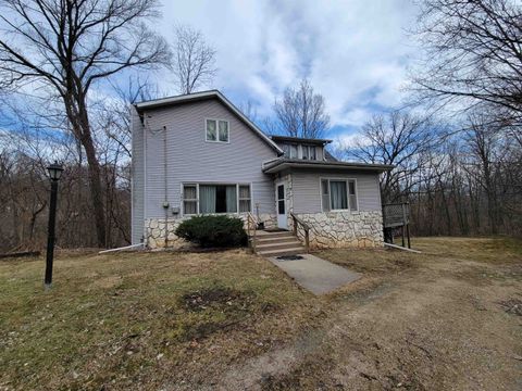 Homes For Sale - 408 E 4th Street<br/> Bureau County, SPRING VALLEY, IL 61362