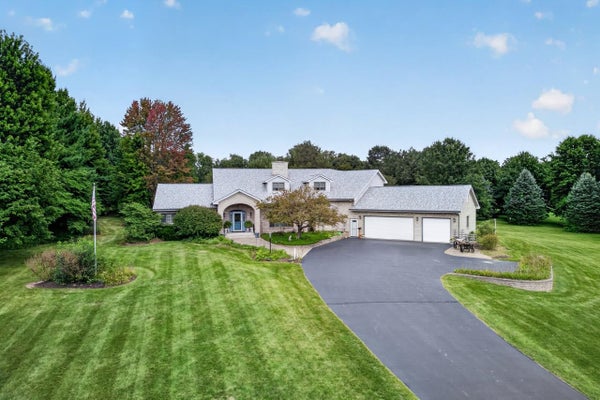 1646 VALLEY VIEW DR, BELVIDERE, IL 61008 - Image 3d84f663a513572d5f76dbeb0c498166/611100413