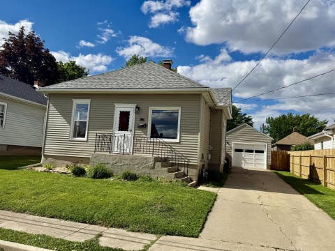 Homes For Sale - 625 10th Street<br/> Peru, IL 61354
