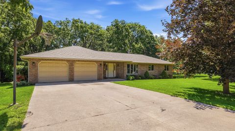 Homes For Sale - 45 Roosevelt Drive<br/> EAST DUBUQUE, IL 61025