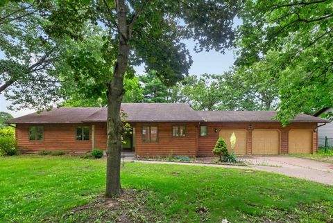 Homes For Sale - 1006 N White Pine Drive<br/> Lee County, DIXON, IL 61021