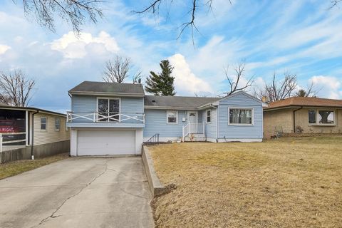 Homes For Sale - 719 Parkside Drive<br/> ROCKFORD, IL 61108